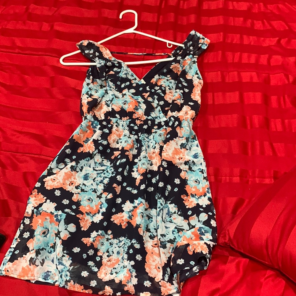 Cute floral dress !